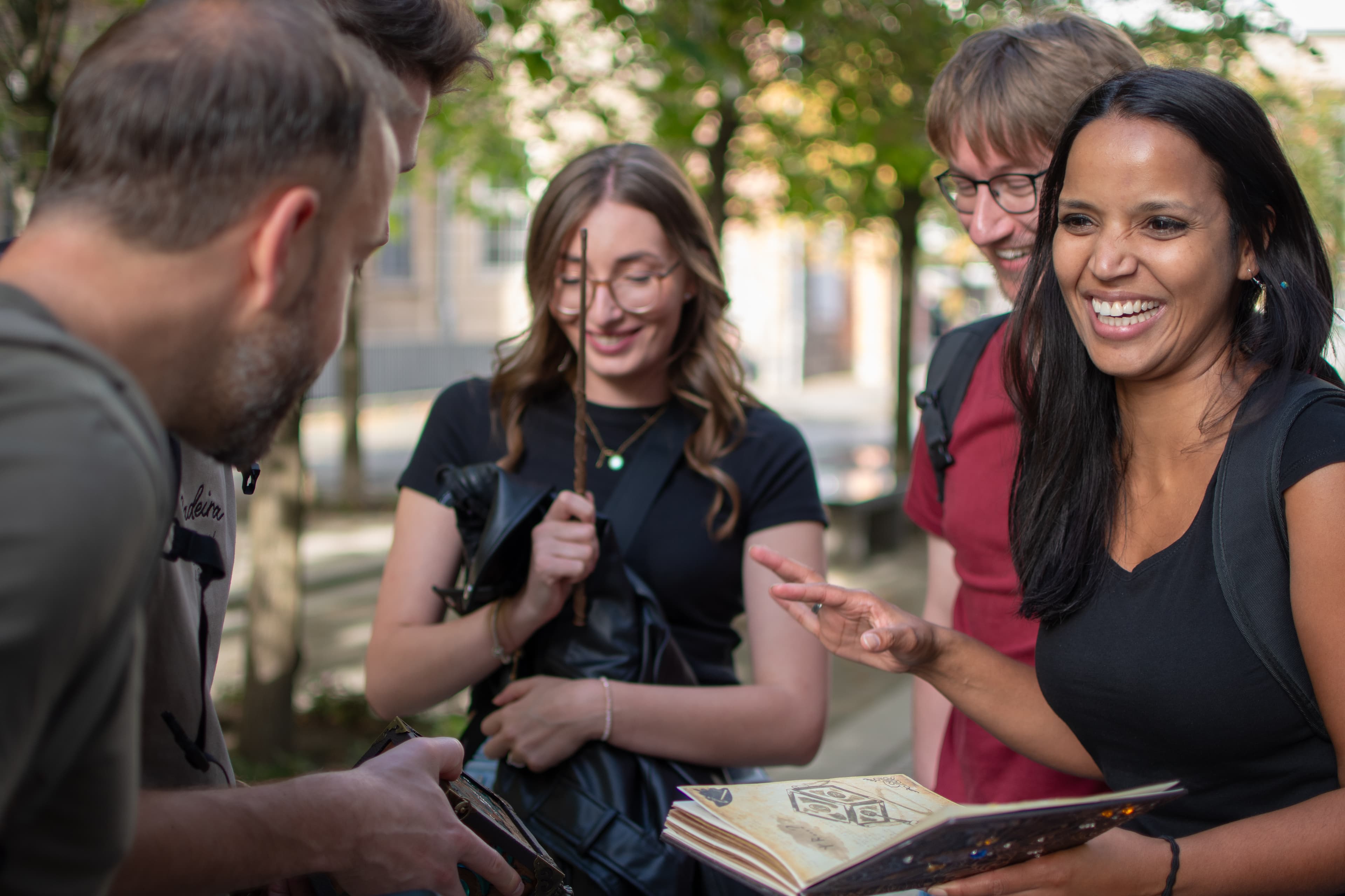 Zauberlehrling hebt den Zauberstab – Auroras Zauberwürfel Bautzen