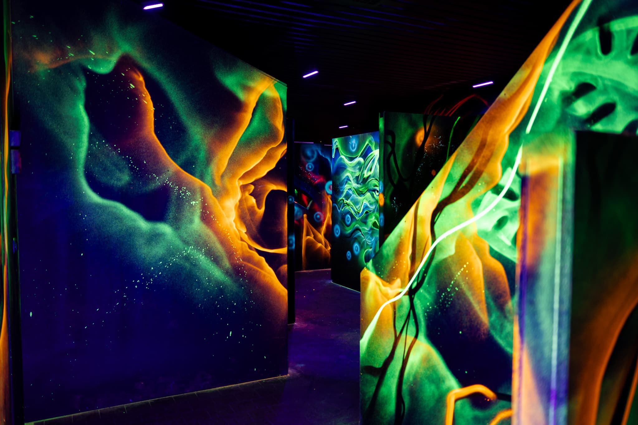 Lasertag-Arena mit Graffiti-Design im Laserland