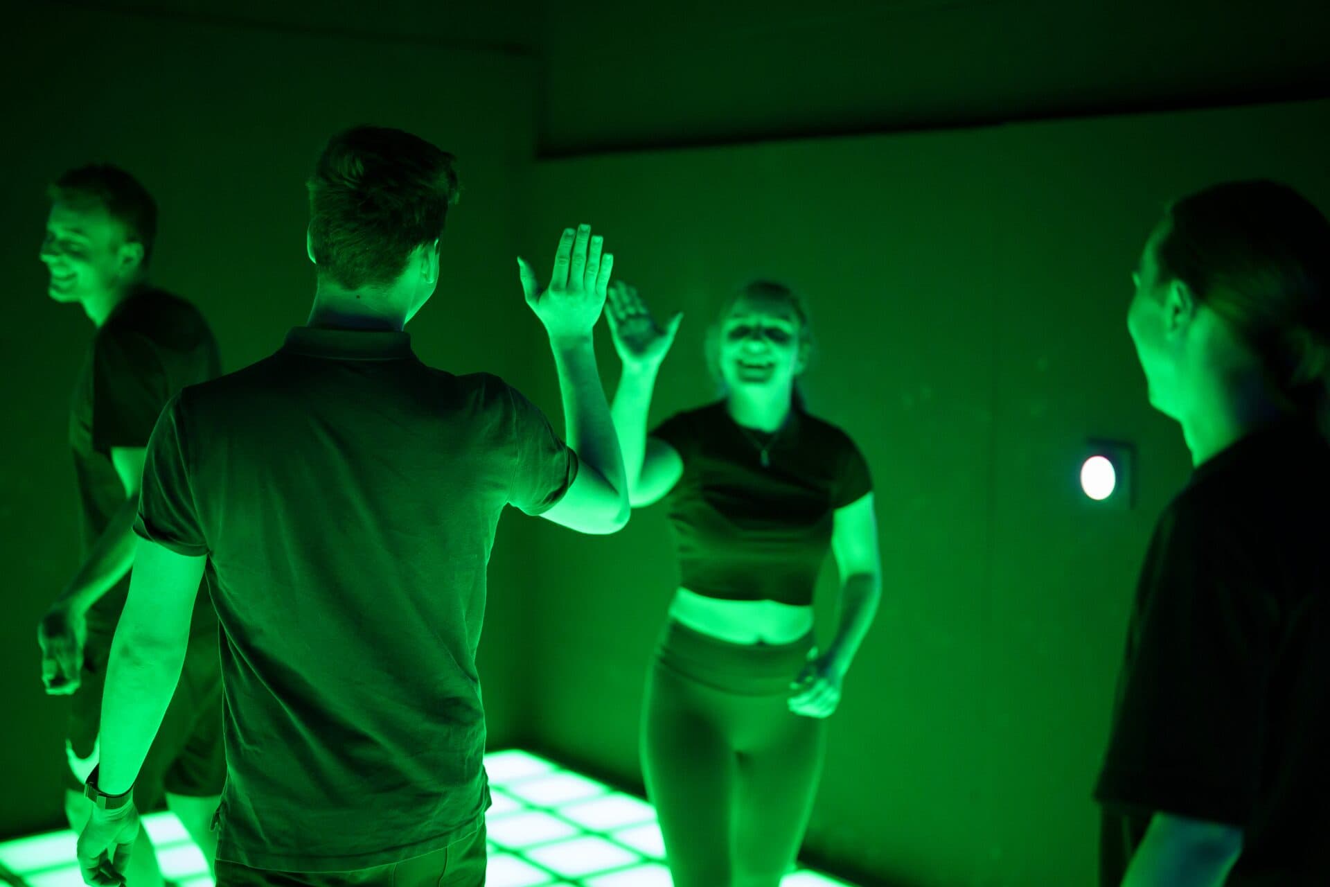 Gruppenerlebnis auf dem Indoor LED-Spielfeld