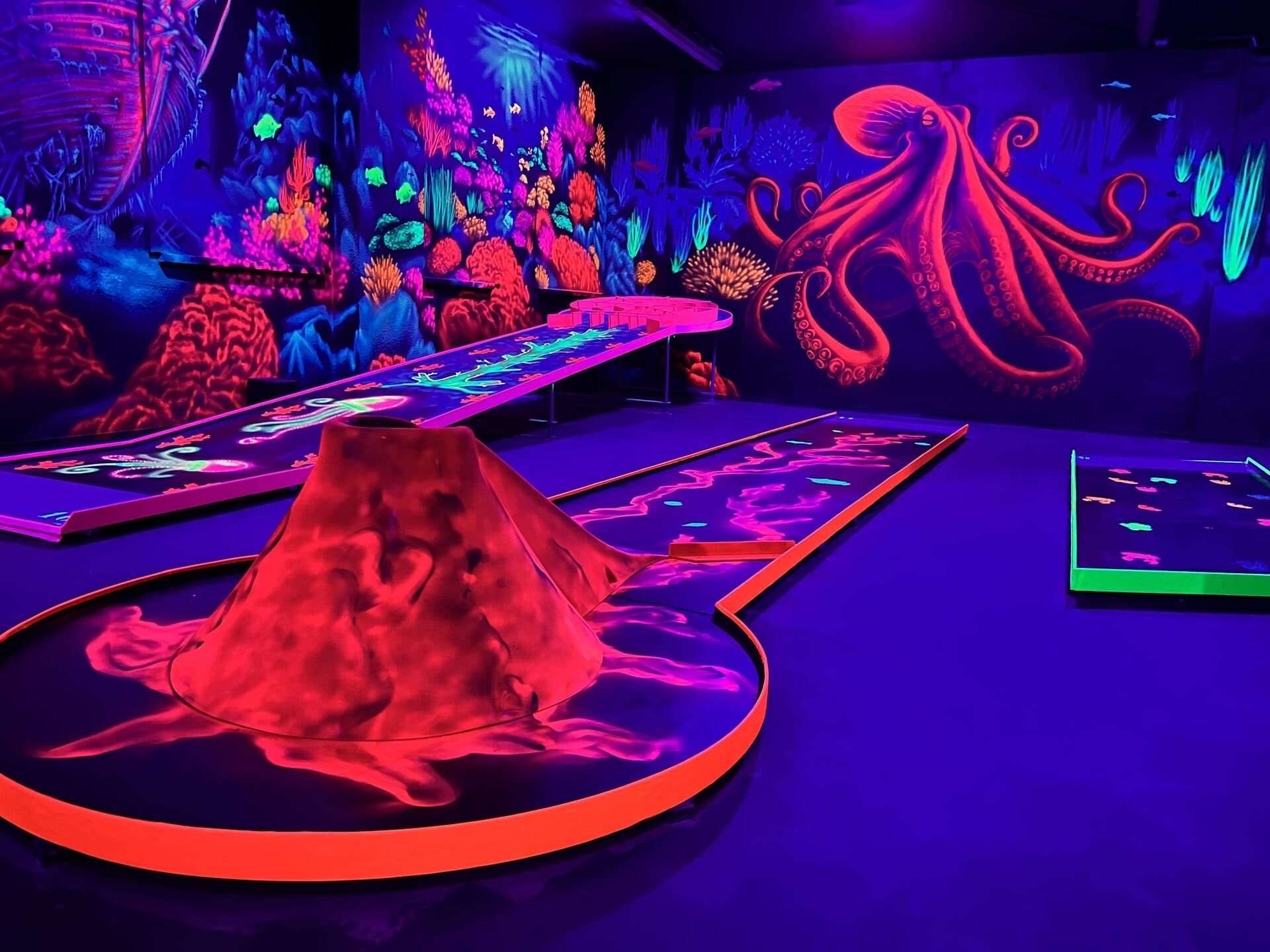 Neon Golf Teamevent im Laserland Bautzen