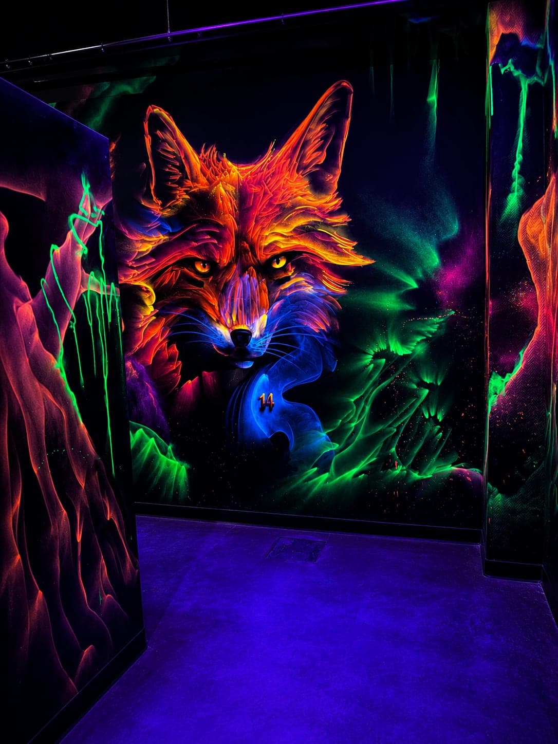 Leuchtendes Fuchs-Wandbild in der Lasertag-Arena Chemnitz